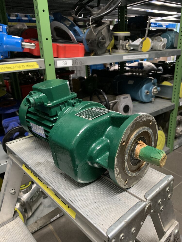 Turmstraße.11.23843  63s/40. 230/400v. 0,12kW.  - Bild 4