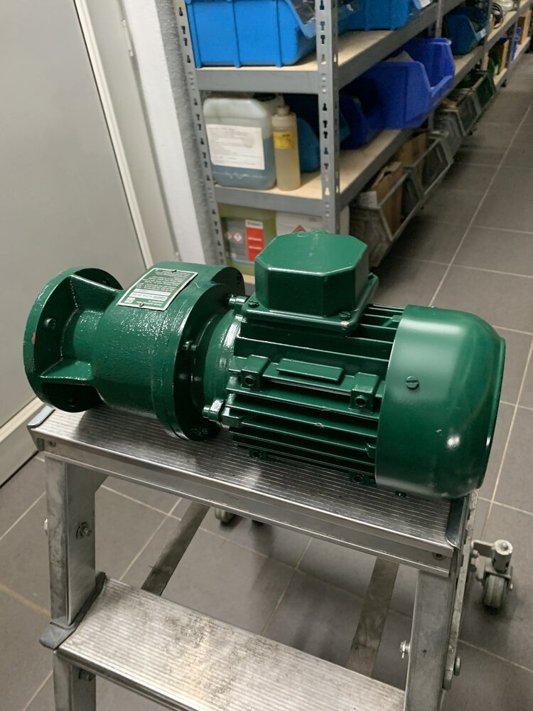 Turmstraße.11.23843  63s/40. 230/400v. 0,12kW.  - Bild 5