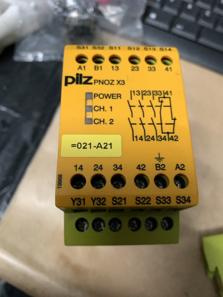 Pilz  PNOZ X3 230VAC24VDC 3NA3/o 1n/c 1so