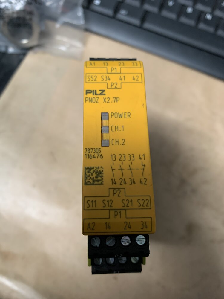 Pilz PNOZ X2.7P. C 24VACDC 3NA3/0 1n/c