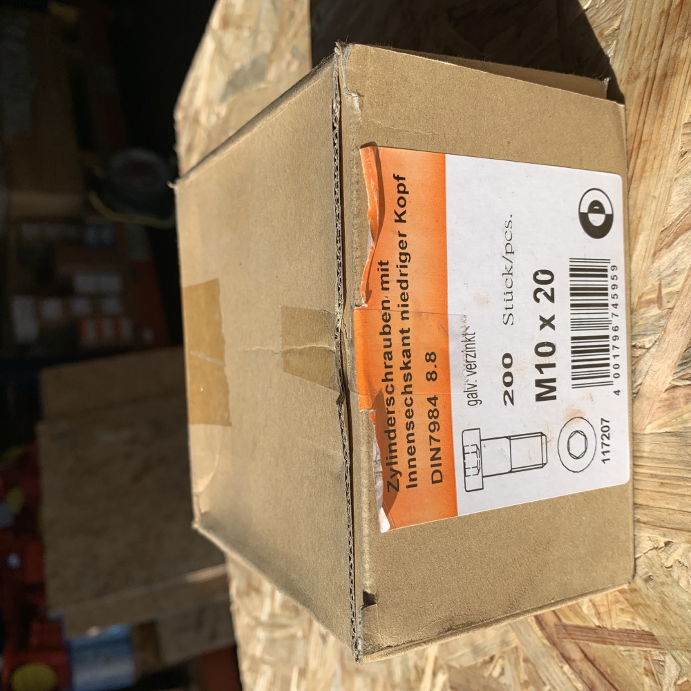 1 Zylinderschrauben  M10x20