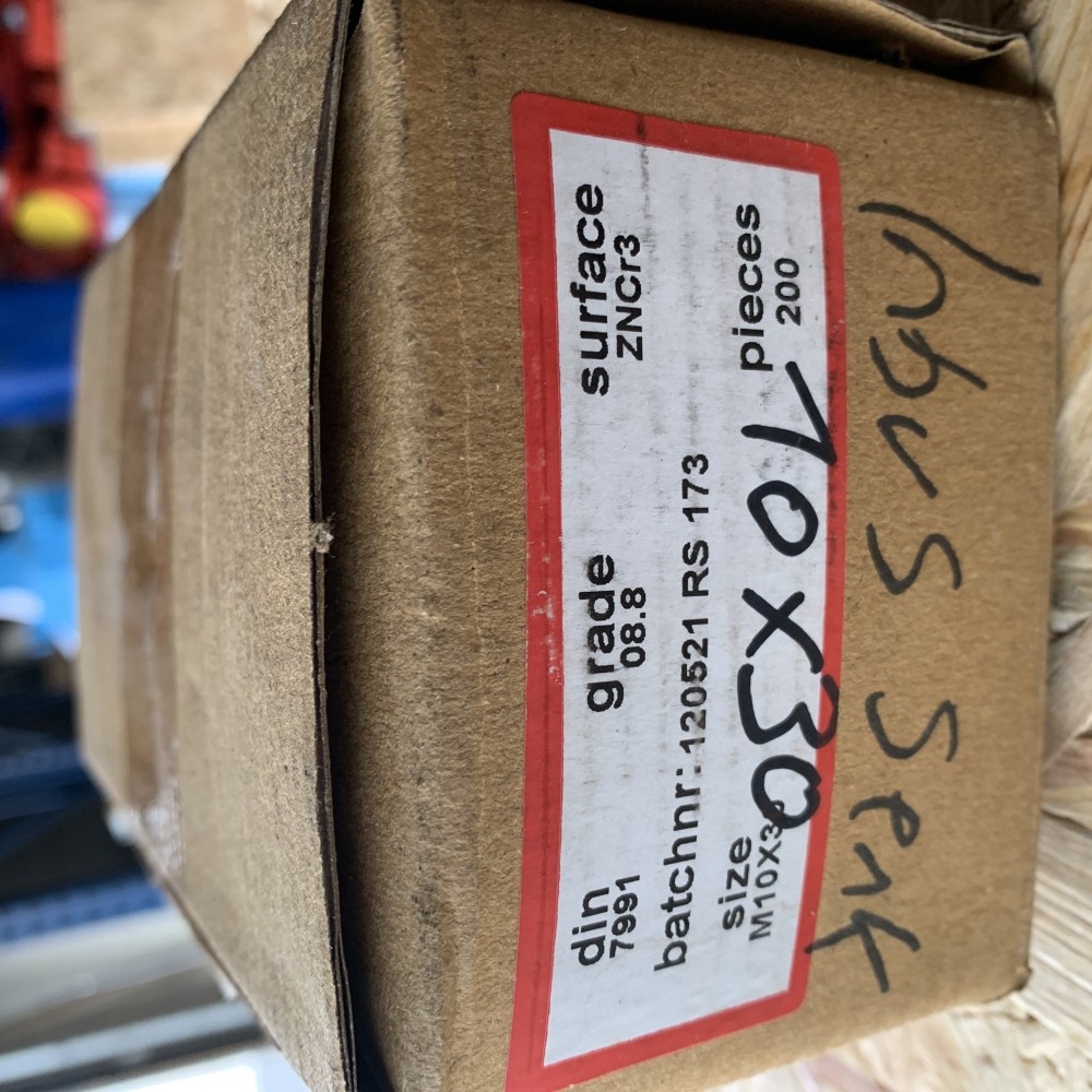 Senkschrauben M10x30