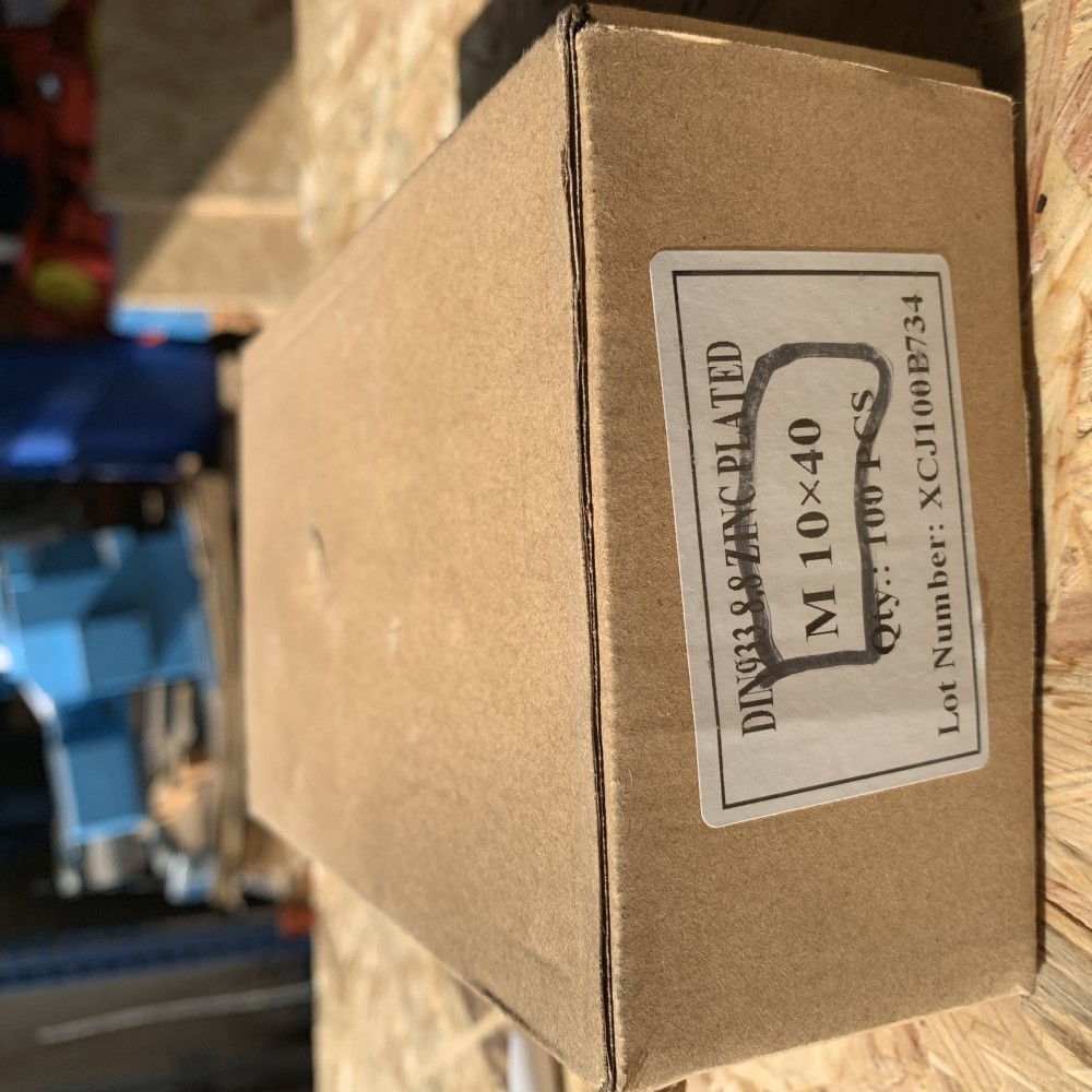 1)Sechskantschrauben M10x40