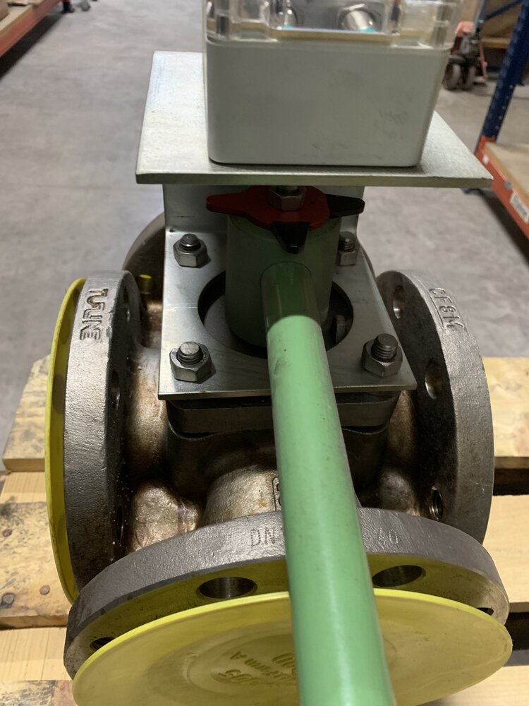 EL-O-MATIC +. TUFLINE Привод: P+F NG4-12GM40 E3; Ventil : CF8M/ 150/4 - Bild 4